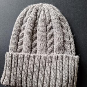 Bonnet en laine d'alpaga - modèle torsadé 1